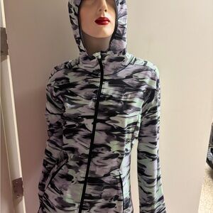 Lululemon Athletica Black and Gray Patterned Ski Jacket